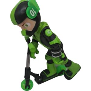 figura ben 10 en patineta playmates